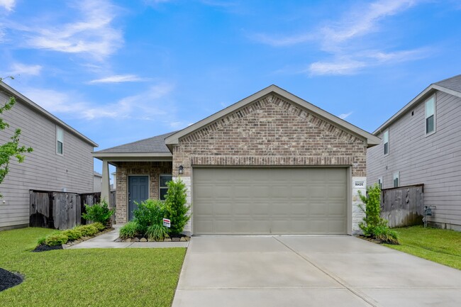Building Photo - 16435 Big Hickory Dr