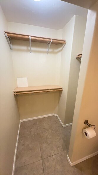 Building Photo - 542 E Juniper Dr