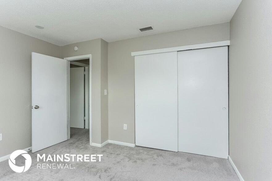 Building Photo - 2065 Loma Linda Way N