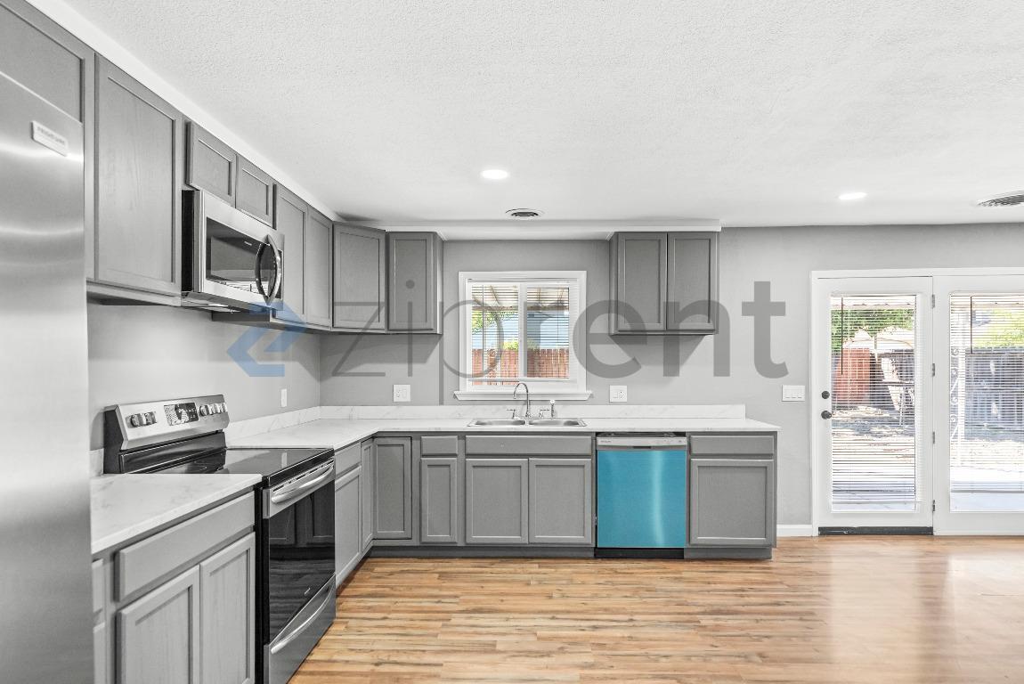 Building Photo - 2732 D St