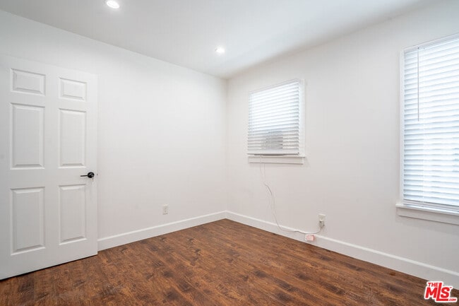 Building Photo - 1409 Bronson Ave