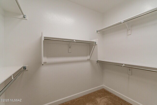 Building Photo - 39548 S Summerwood Dr