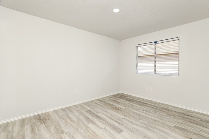 Building Photo - 10703 Goose Way