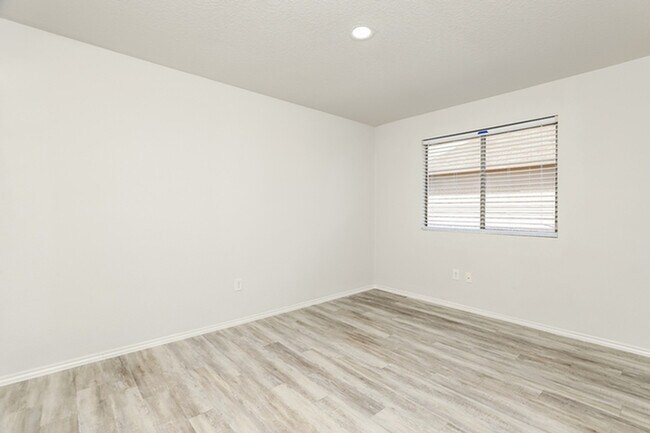 Building Photo - 10602 Hunters Pond