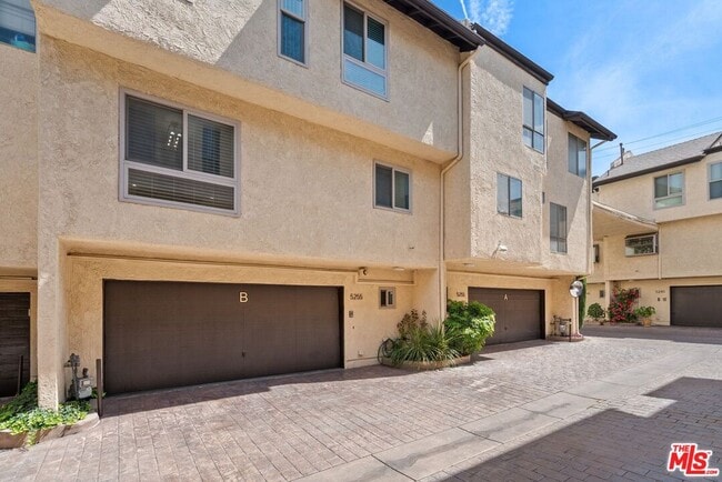 Building Photo - 5255 Coldwater Canyon Ave