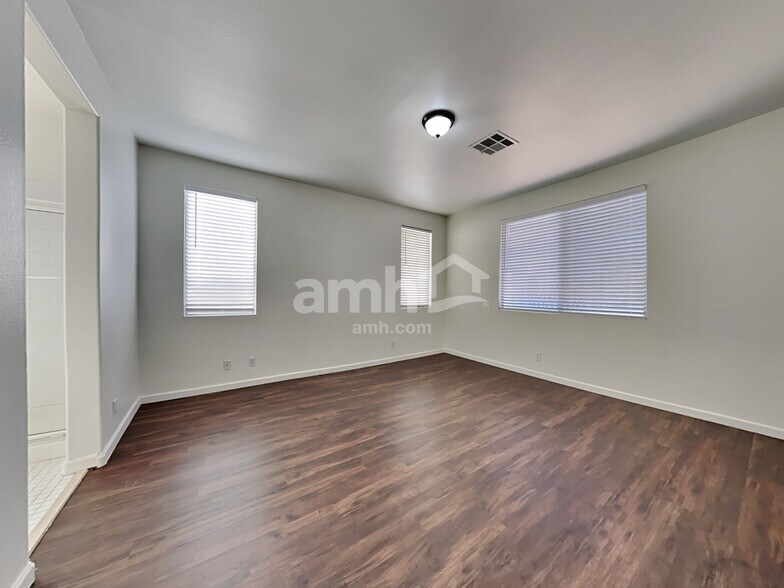 Building Photo - 541 Kavanagh Pl