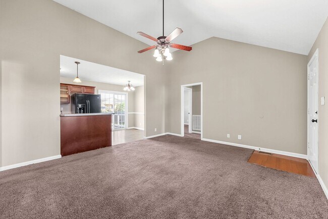 Building Photo - 3 Bedroom Pet Friendly Home For Rent Close...
