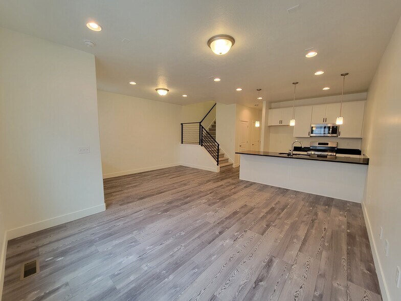 Building Photo - 15068 S Wild Horse Way