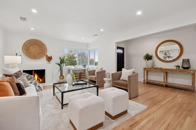 Building Photo - Updated Woodland Estates Home