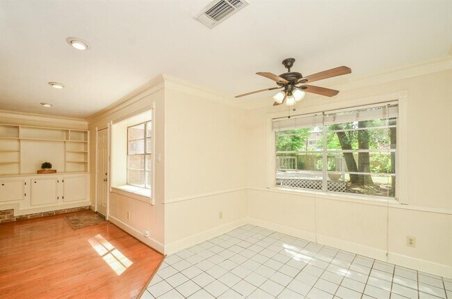 Building Photo - 6611 Cypress Point Dr