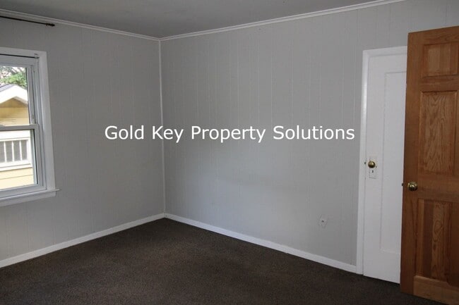Building Photo - 4 Bedroom House Close to Ball State University. (NO SECTION 8)