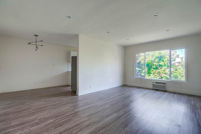 Interior Photo - West Adams Collection on 28th St