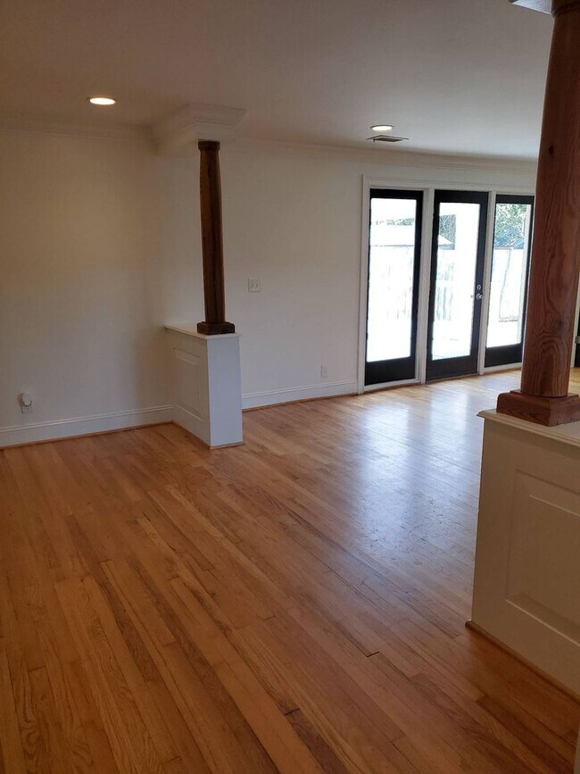 Building Photo - Spacious home in the Augusta Road Community - Lawn care included!