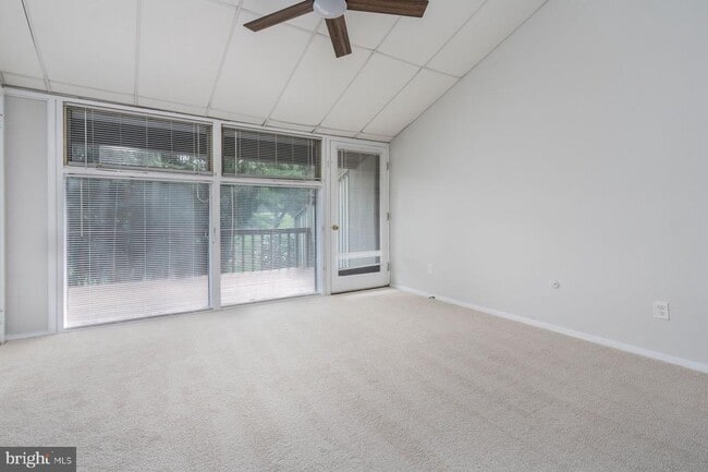 Building Photo - 7 Belaire Way