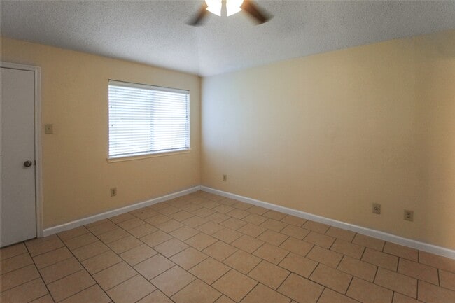 Building Photo - 11614 Gullwood Dr