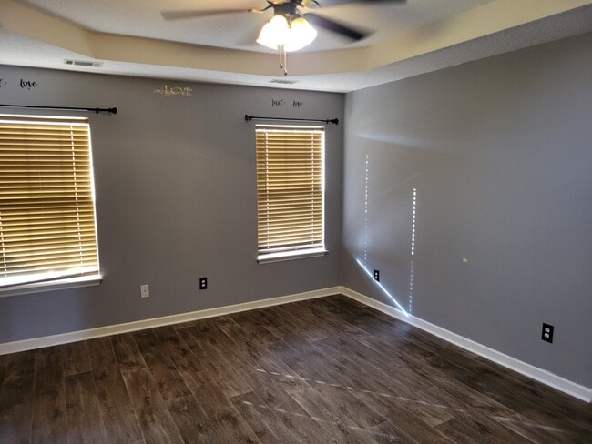 Building Photo - 3393 Thames Pl