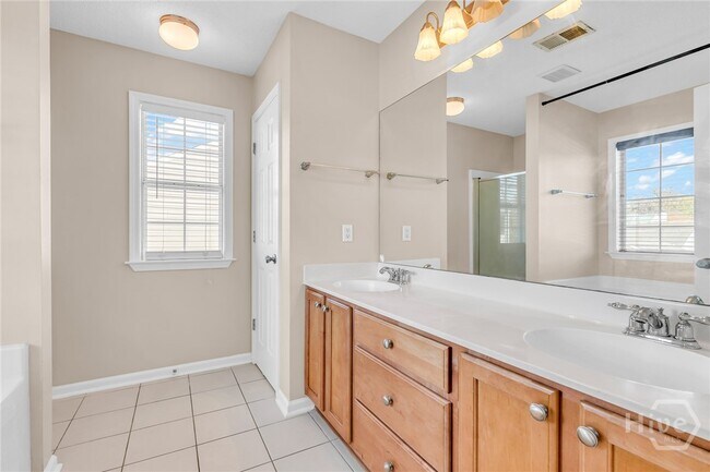 Building Photo - 16 Bushwood Dr