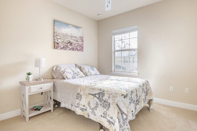 Building Photo - Fully Furnished 3-Bedroom/3-Bath Townhome