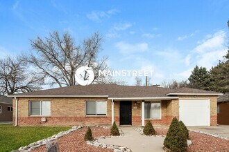 Building Photo - 3 Bedroom Pet-Friendly Home in AURORA, CO with Main Street Renewal