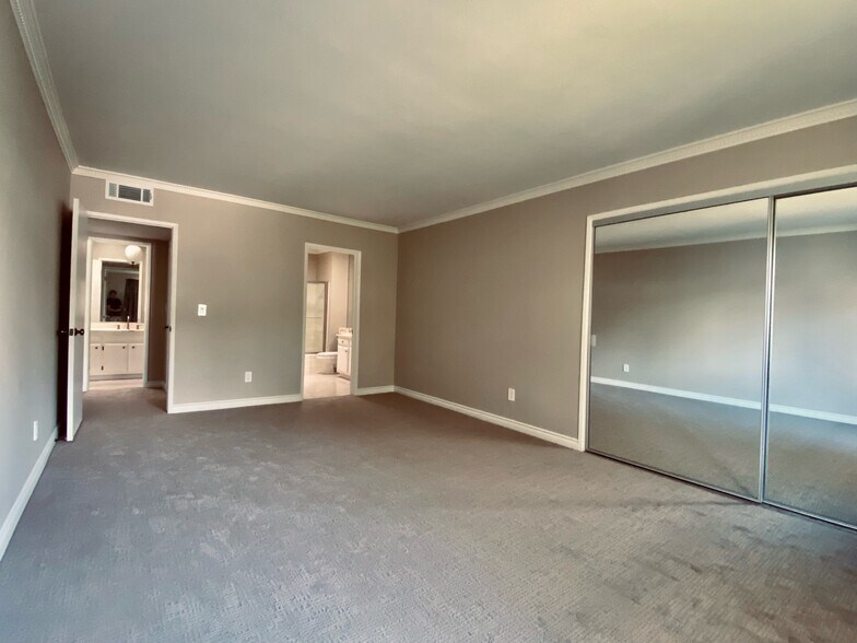 Building Photo - 420 S Madison Ave