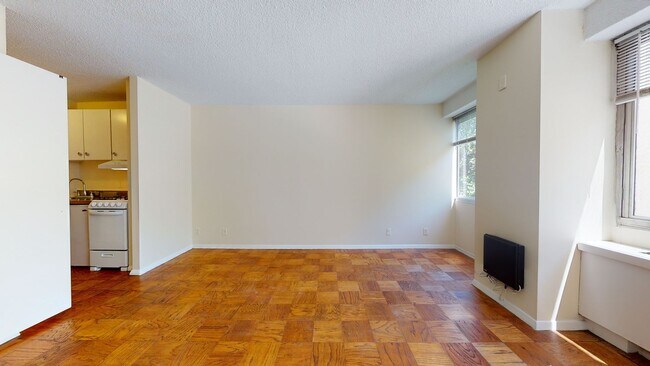 Building Photo - Studio Apartment Available at the Willough...