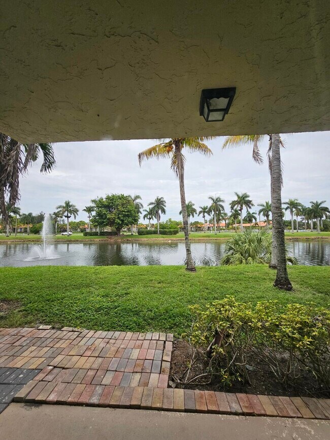 Building Photo - 1523 Lake Crystal Dr