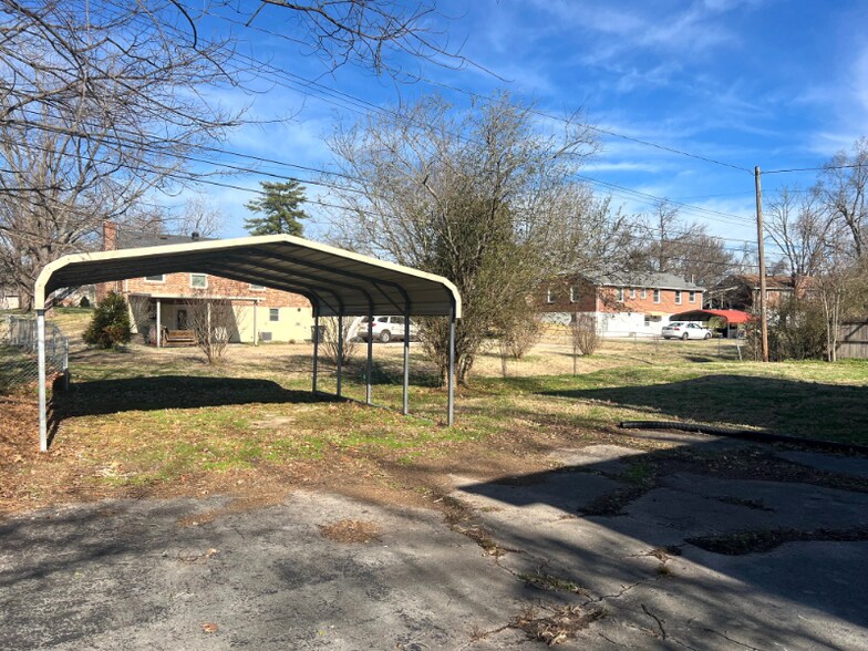 Building Photo - 3004 Sheddan Dr