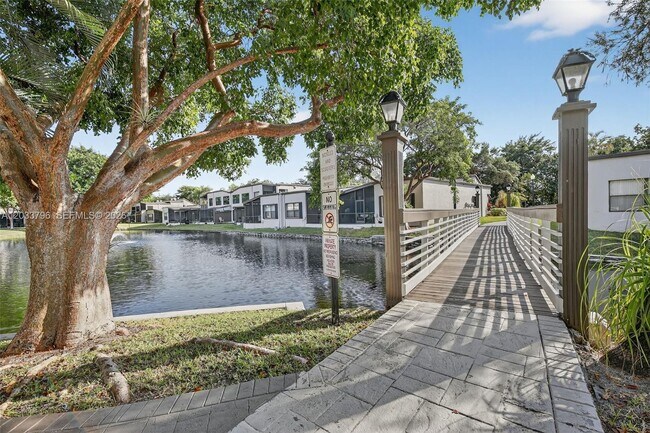 Building Photo - 9703 N New River Canal Rd