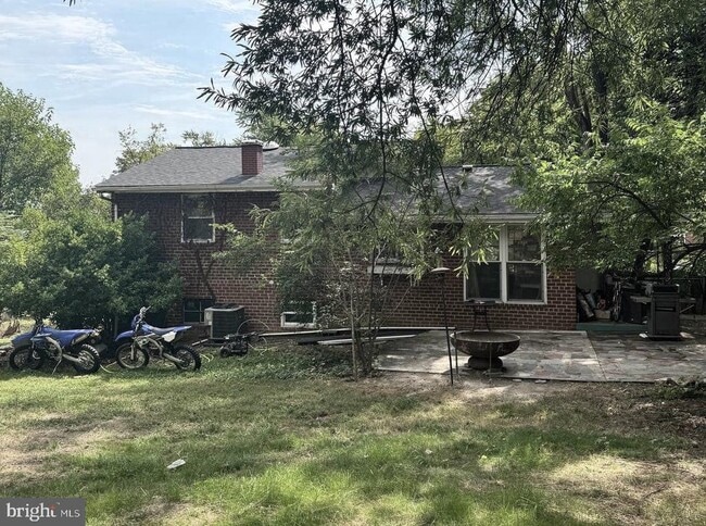 Building Photo - 5610 Iona Way
