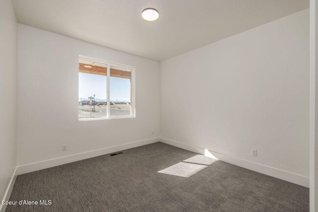 Building Photo - New Home in Thayer Farms North!