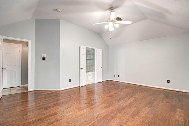 Building Photo - 18 Bonnaire Dr