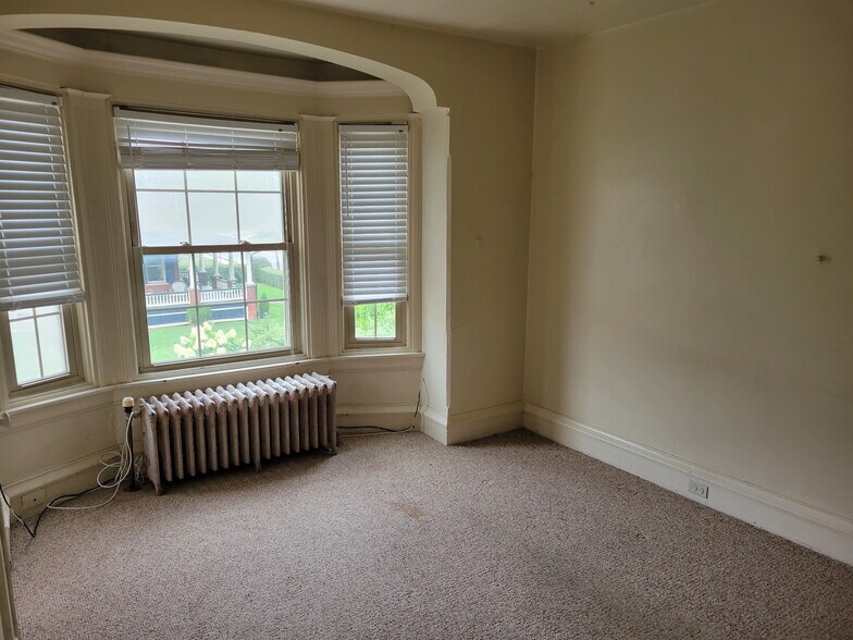 Building Photo - 320 N Penn St