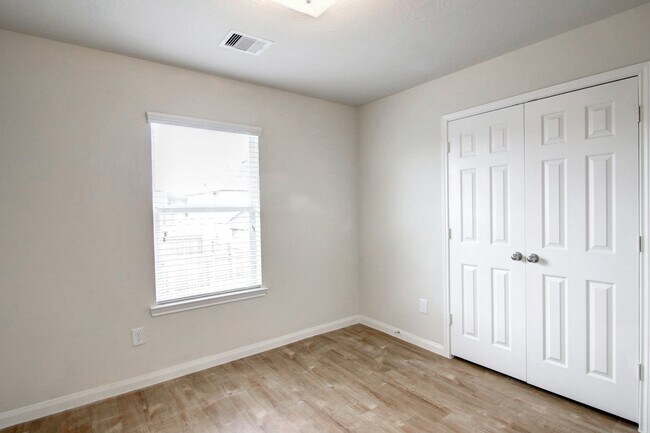 Building Photo - 2427 Sailors Way