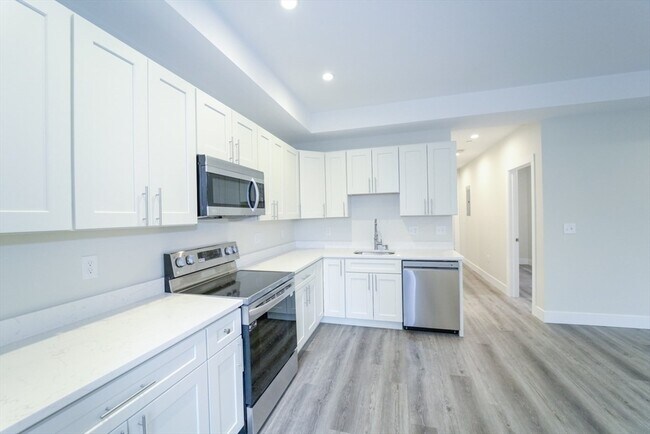 Building Photo - 424 Marlborough St