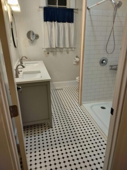 Building Photo - 515 Washington Avenue Southwest