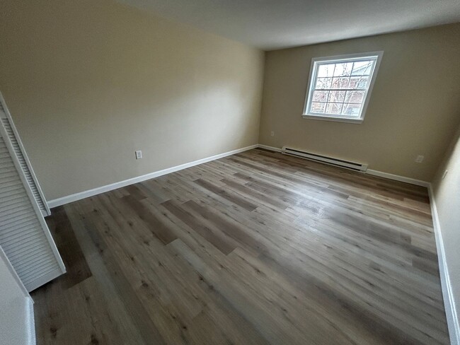 Building Photo - **FEBRUARY 2025 LEASING SPECIAL - $250 OFF...