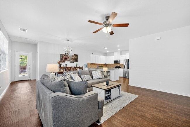 Building Photo - 2209 Barx Dr