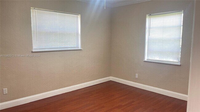 Building Photo - 46 NE 171st Ter