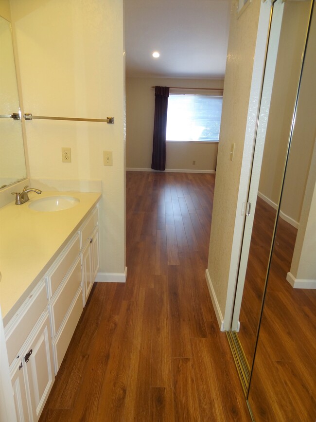 Building Photo - 161 Lynx Ct
