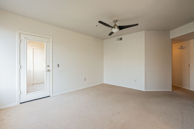 Building Photo - Move In Ready! Two Bedrooms - Tuscany Villas