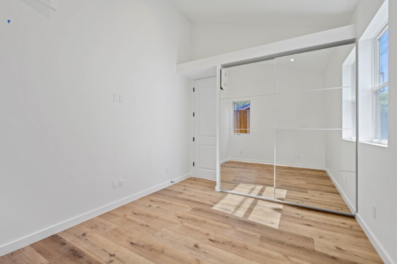 Building Photo - 5044 1/2 Hartwick St