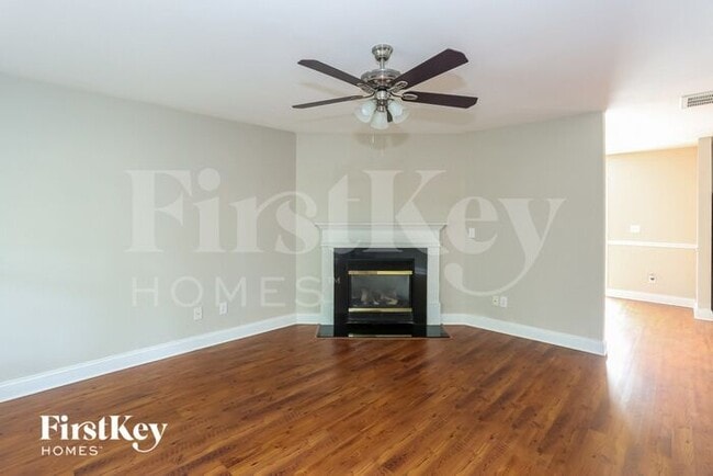 Building Photo - 3632 Larkhaven Village Dr