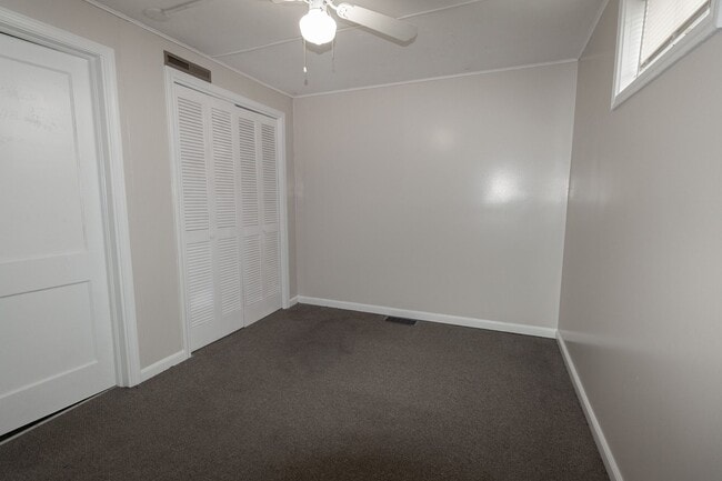 Building Photo - 4 Bed 2 Bath House on East Campus