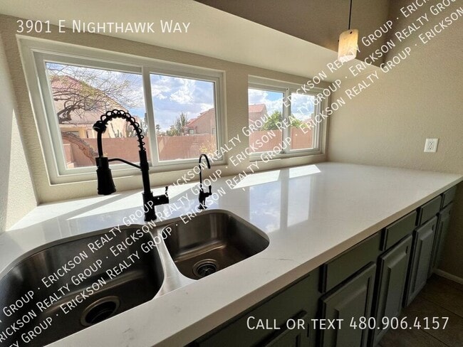 Building Photo - 3901 E Nighthawk Wy