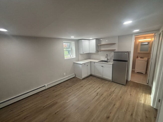 Building Photo - 1159 Joselson Ave