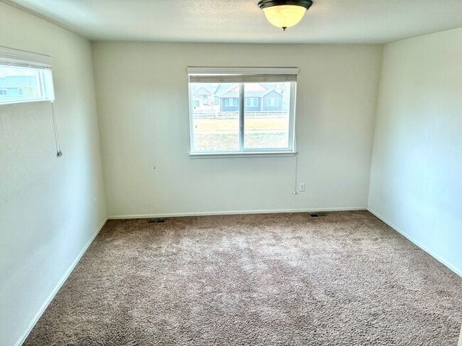 Building Photo - Beautiful 4 Bedroom Two-Story Home in Windsor!