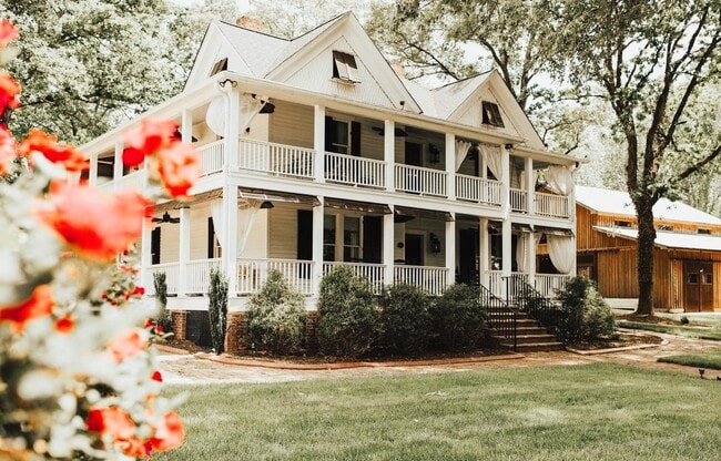 Building Photo - 811 Calvin Pk Dr