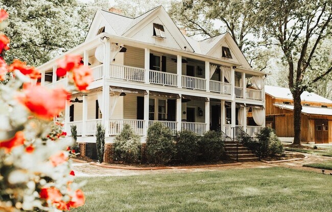 Building Photo - 834 Calvin Park Dr