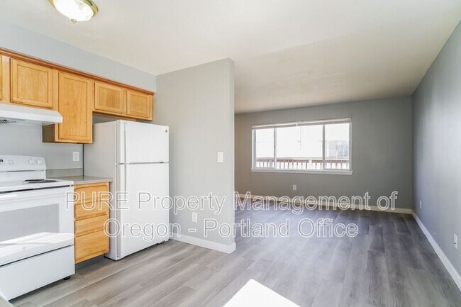 Building Photo - 12247 SE Steele St