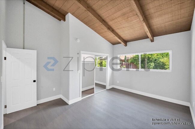 Building Photo - 10950 Saticoy St